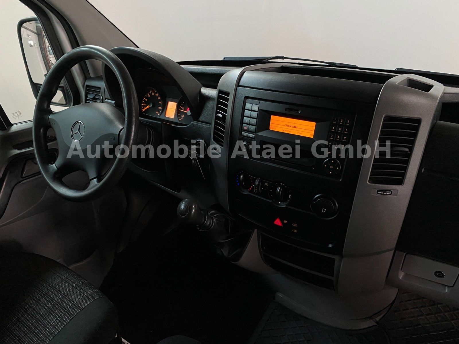 Fahrzeugabbildung Mercedes-Benz Sprinter 211 CDI 1. HAND+ AHK (9960)