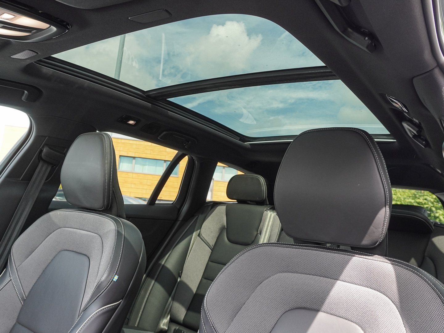 Volvo V60 Cross Country B4 D AWD Plus Bright PANO AHK foto 8