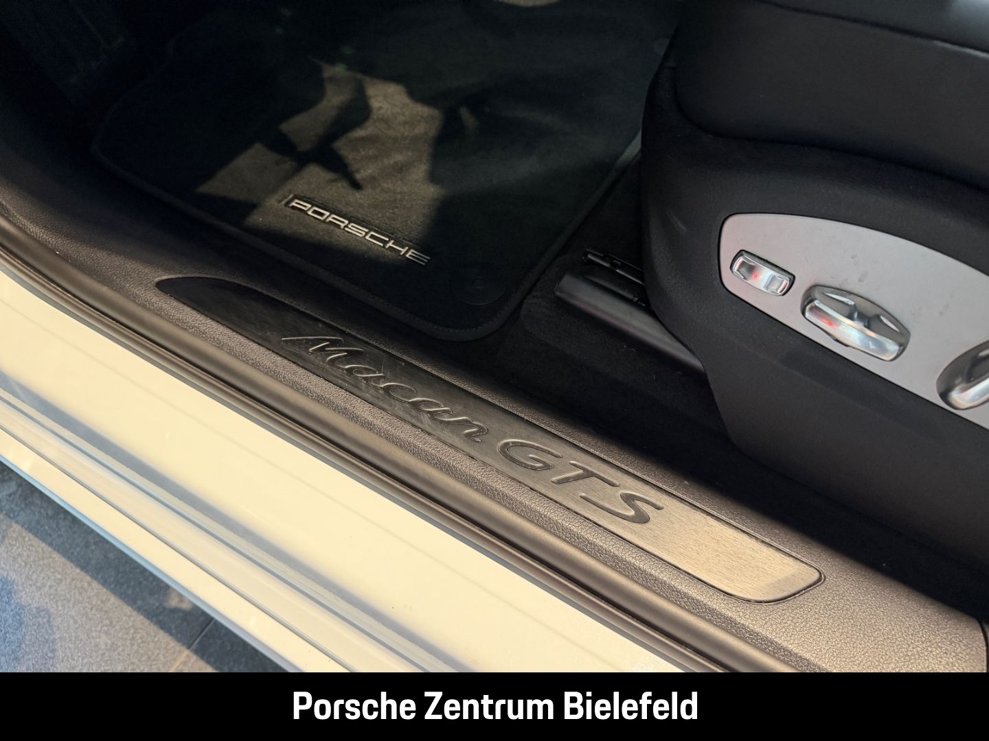 Porsche Macan GTS Standheizung Sportabgas Luftfederung foto 23