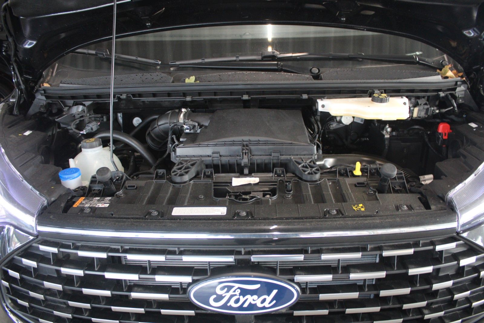 Fahrzeugabbildung Ford Tourneo Custom L1 Titanium 8-Sitze LED NAVI CAM
