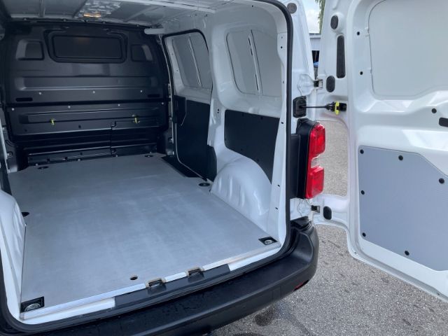 Fahrzeugabbildung Citroën Jumpy 2.0 BlueHDi 145, Club M-L2H1 AHK, 3-Sitzer