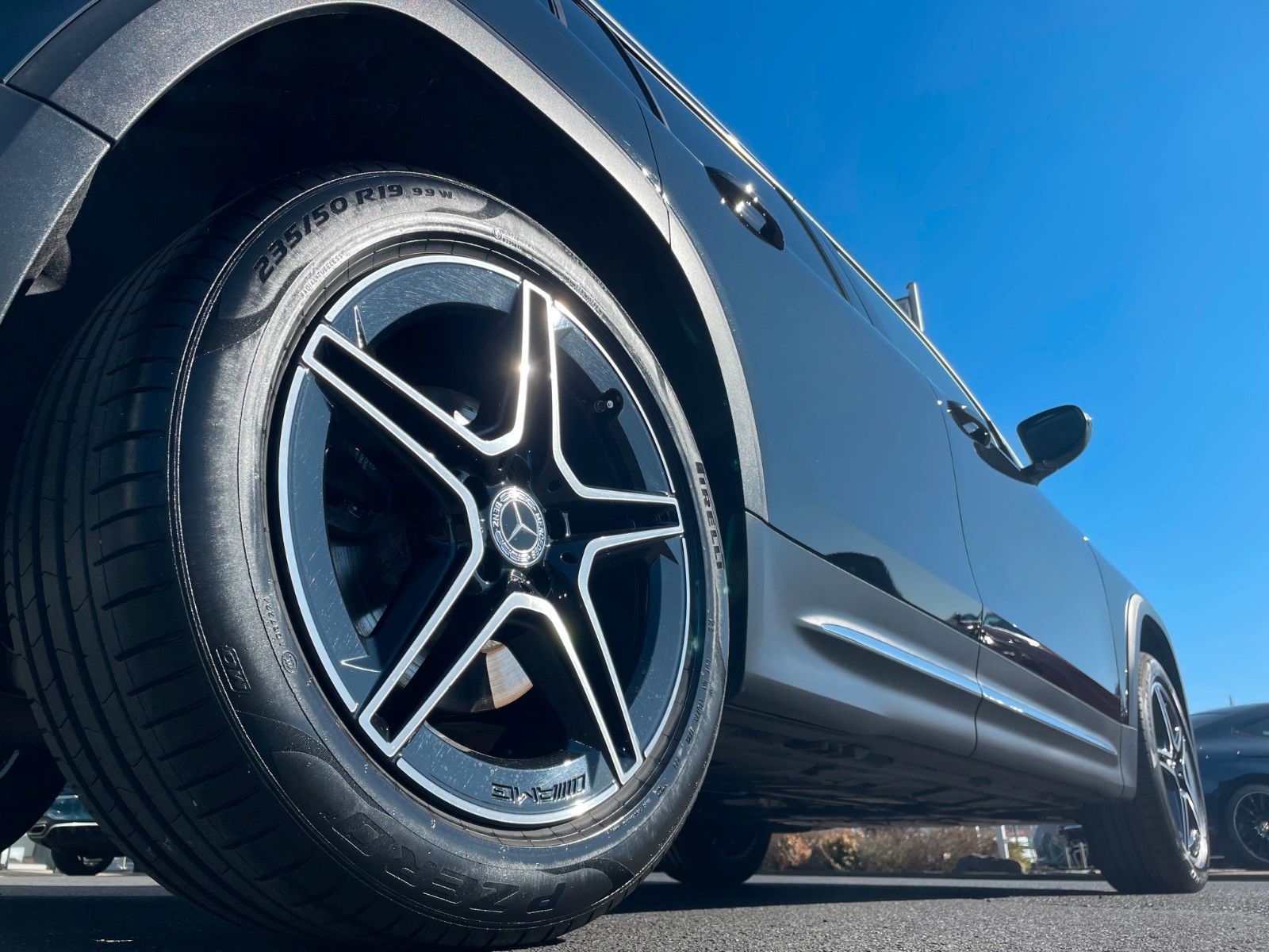 Fahrzeugabbildung Mercedes-Benz GLB 200 AMG 7-Sitzer +Ambiente+R-Kamera+Carplay