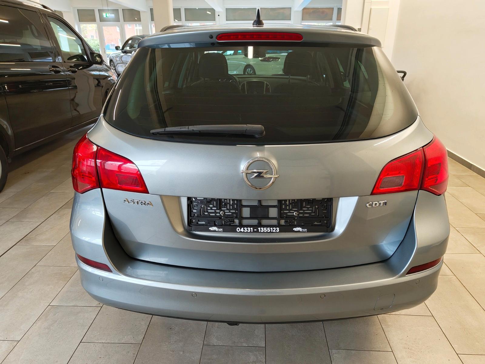 Opel Astra 2011 — photo 6