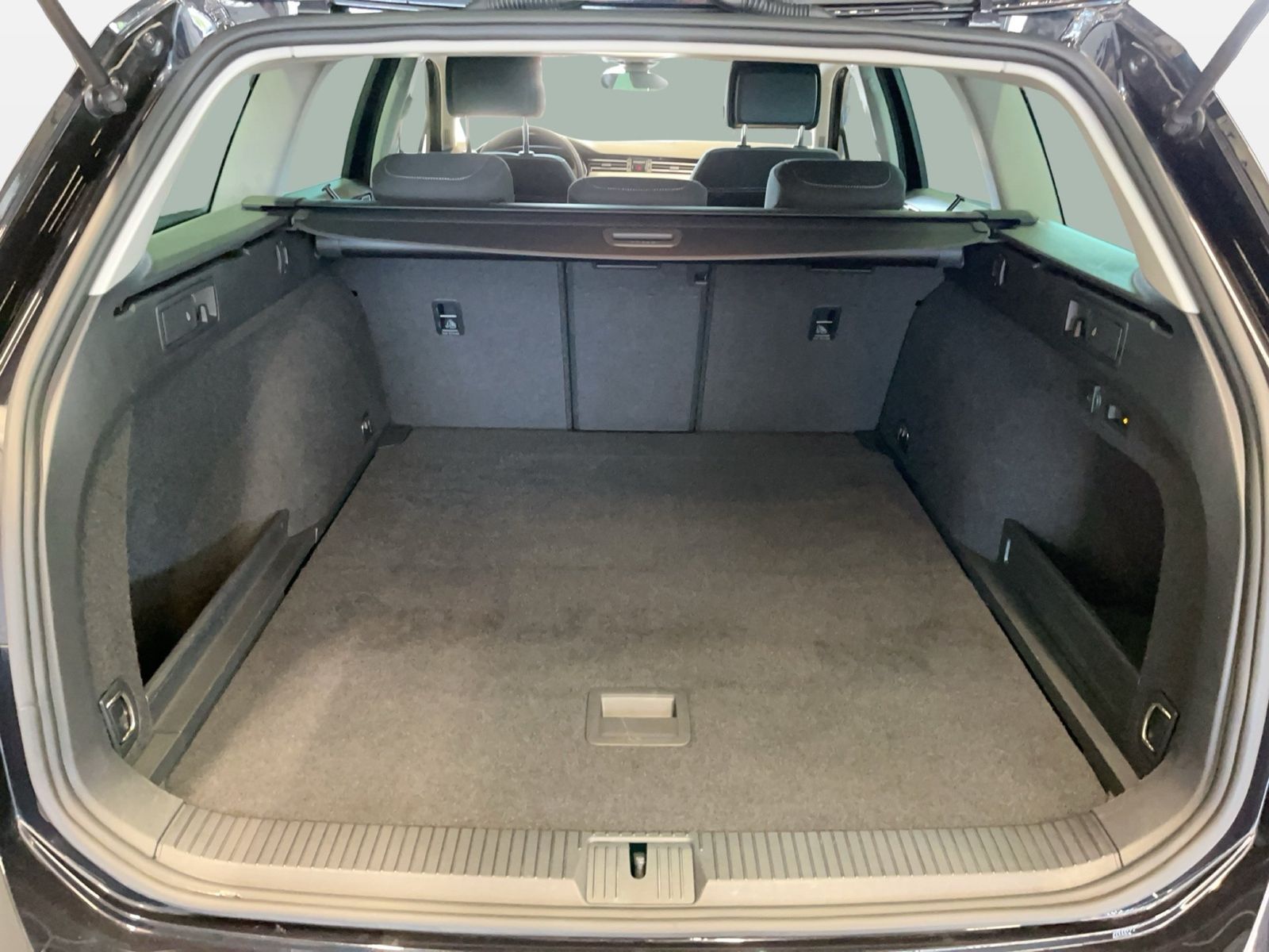 Volkswagen Passat Variant - Bild 12