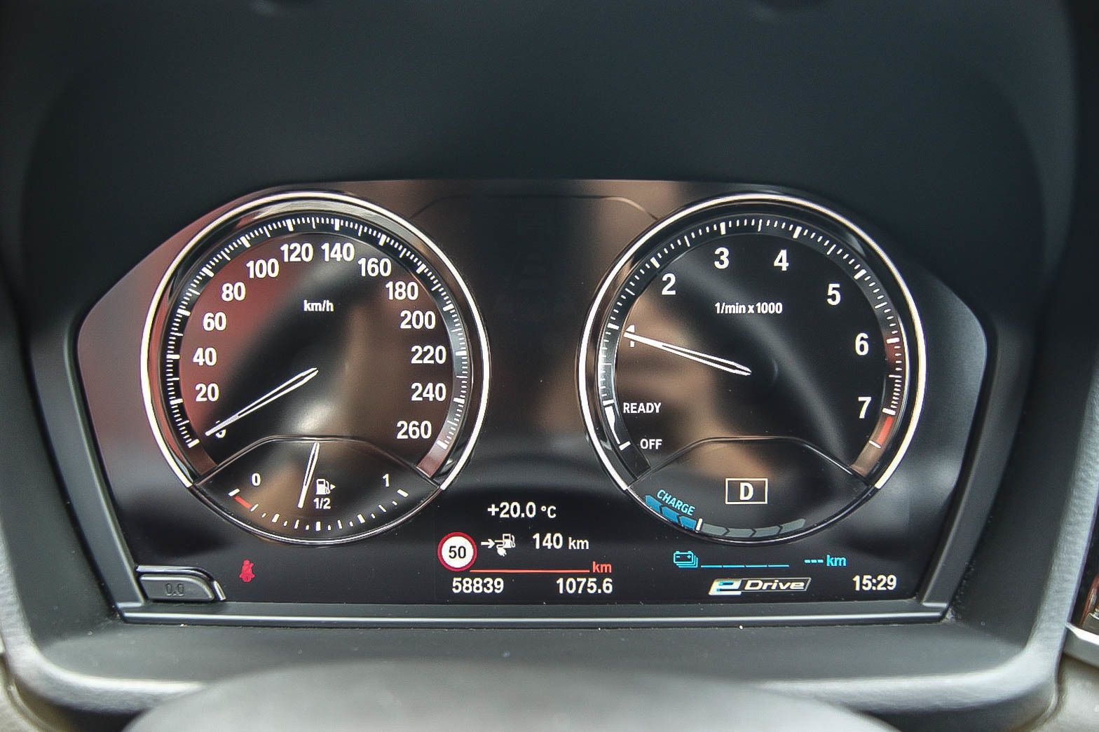 Fahrzeugabbildung BMW X1 xDrive 25e Advantage STORM BAY INDIVIDUAL LED