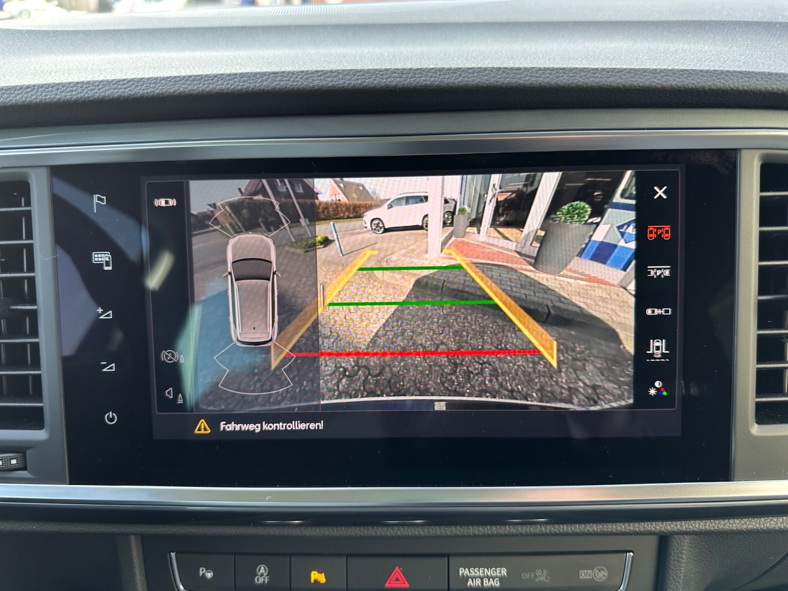 Fahrzeugabbildung SEAT Ateca 1.5 TSI Style DSG AHK/Navi/ACC/LED/SHZ/APP