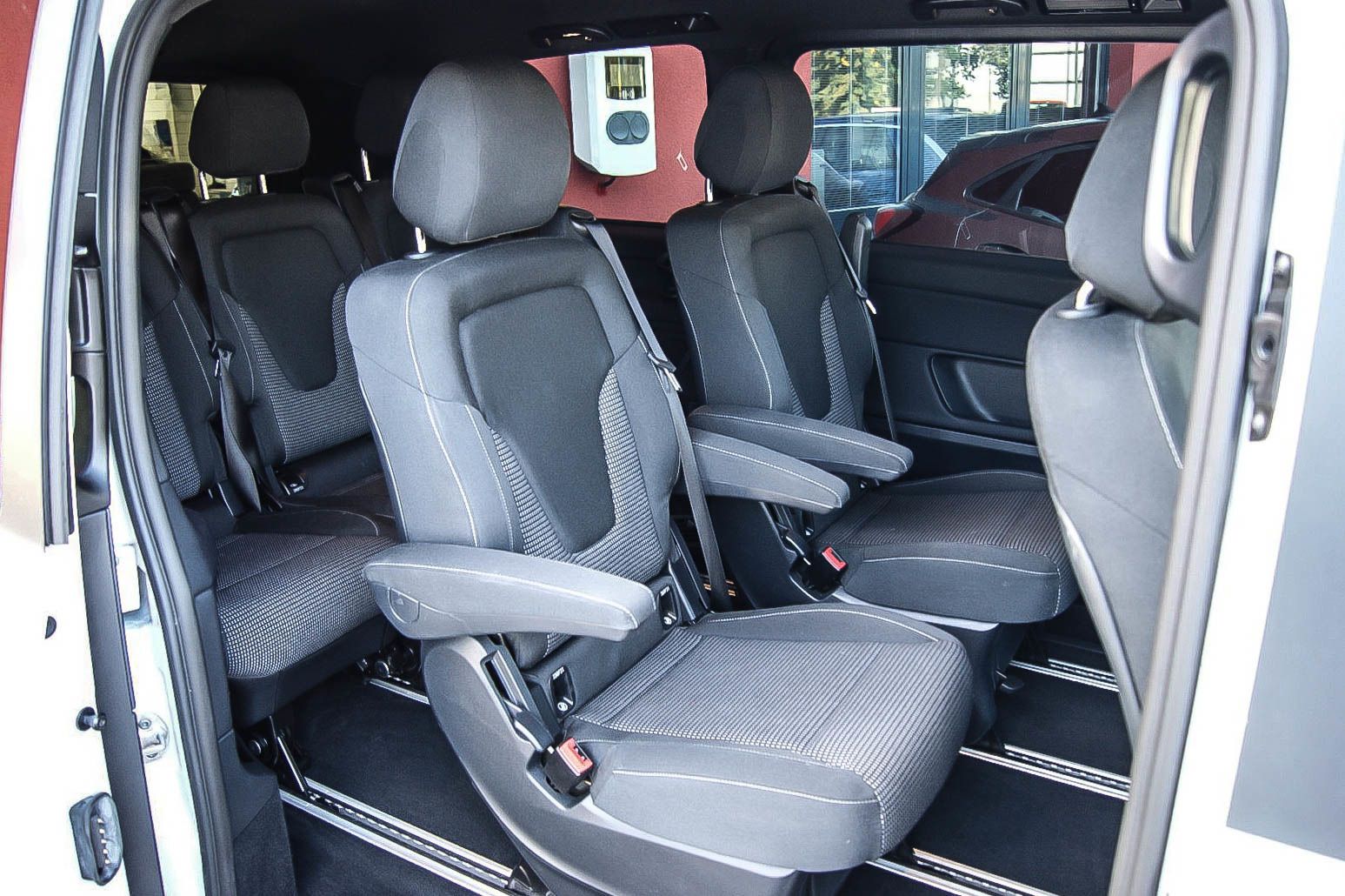 Fahrzeugabbildung Mercedes-Benz V 250 d EDITION AMG MBUX 7-SITZE IQ-LED KAMERA