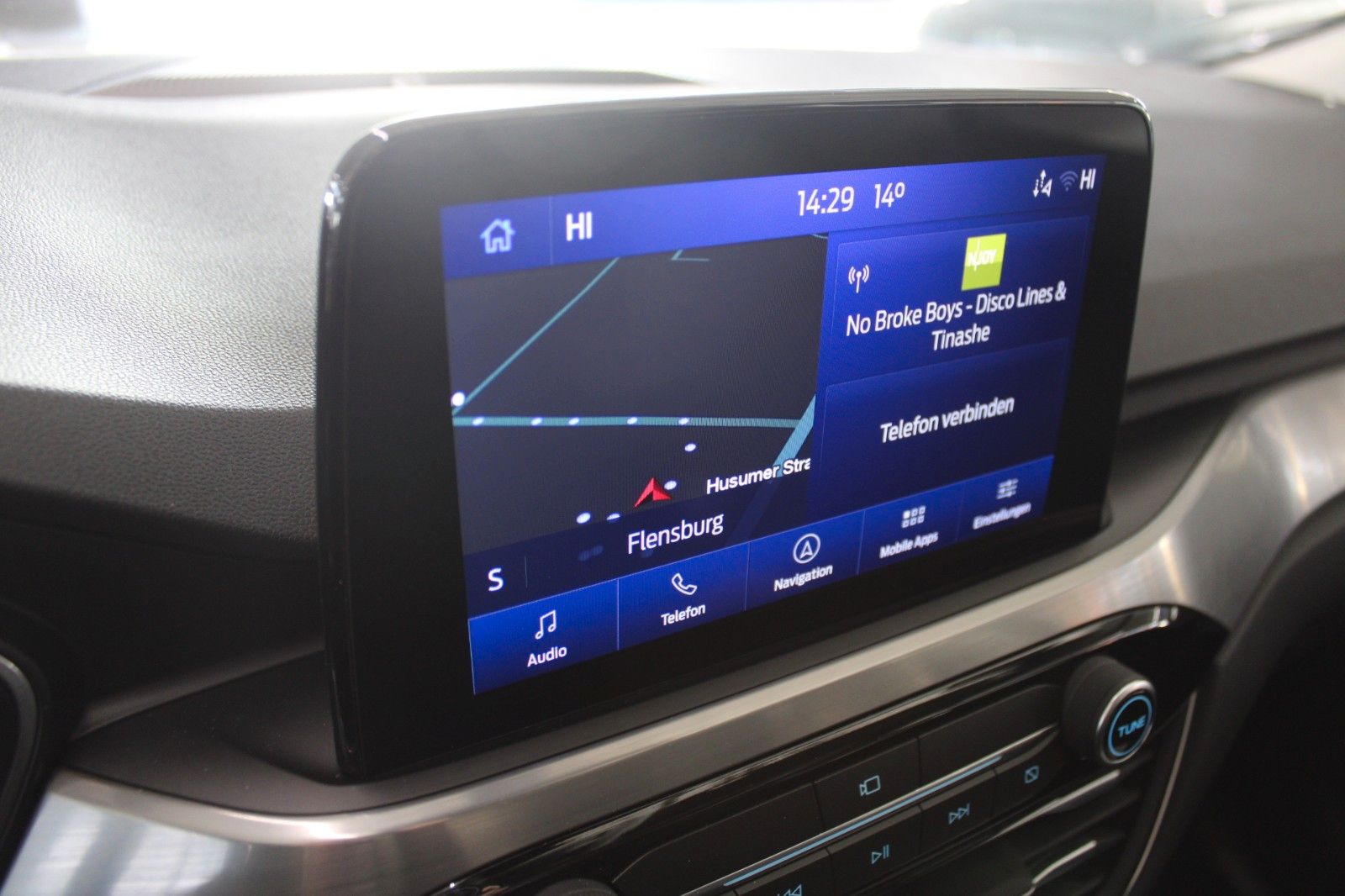 Fahrzeugabbildung Ford Kuga Titanium X Automatik LED Pano STDHZ WinterP