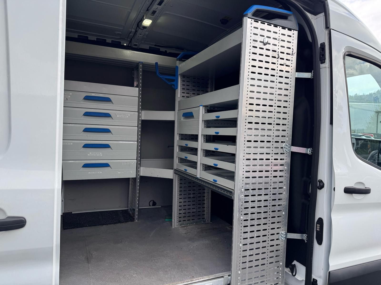 Fahrzeugabbildung Ford Transit 350  L2H2 4x4 Allrad *NAVI*KLIMA*SORTIMO