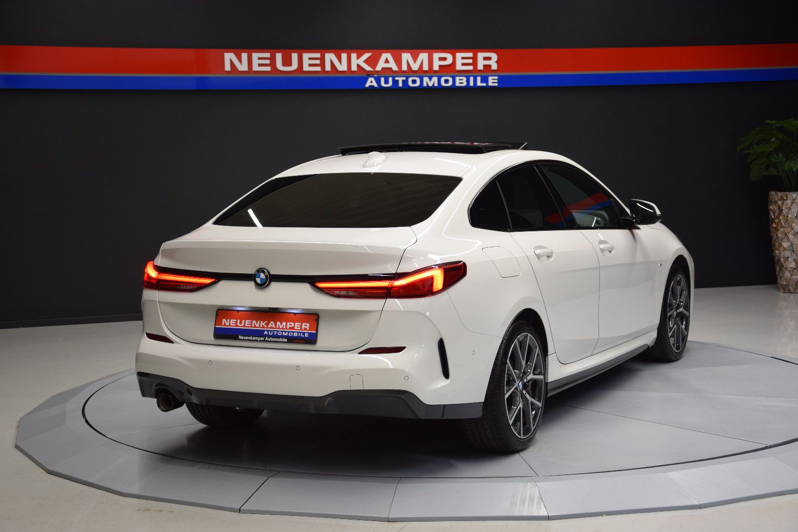 Fahrzeugabbildung BMW 218 i Gran Coupé M Sport H&k Pano HuD Leder ACC