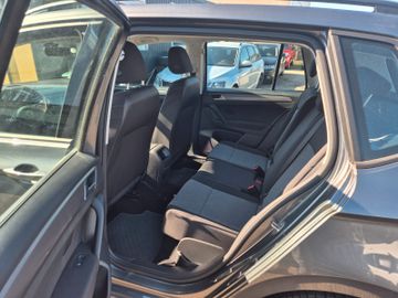 Volkswagen Golf - 12