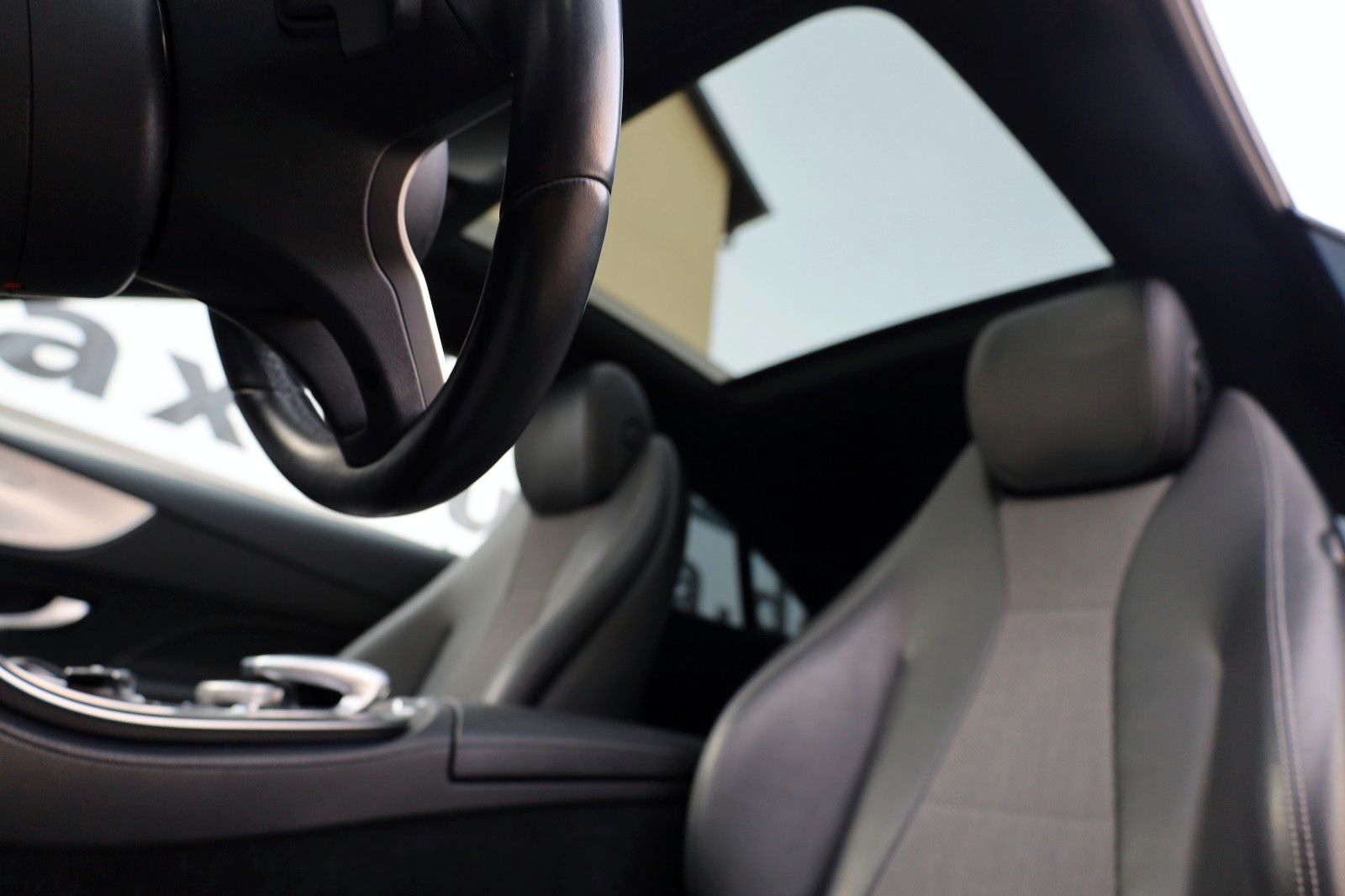 Fahrzeugabbildung Mercedes-Benz E 300 d Coupe,Avantgarde,Panorama,ACC,AHK el,20"