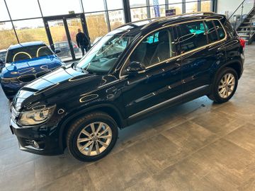 Volkswagen Tiguan Sport & Style 4Motion *BiXenon*Navi*AHK*