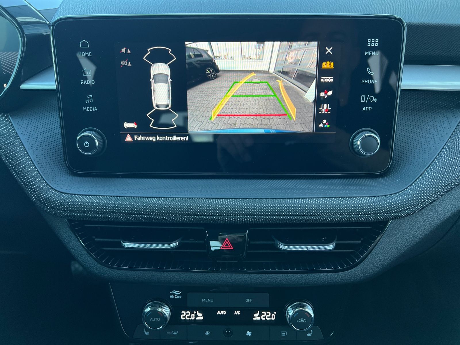 Fahrzeugabbildung SKODA Fabia Selection 1.0 TSI DSG *LED, KESSY, Rückfah