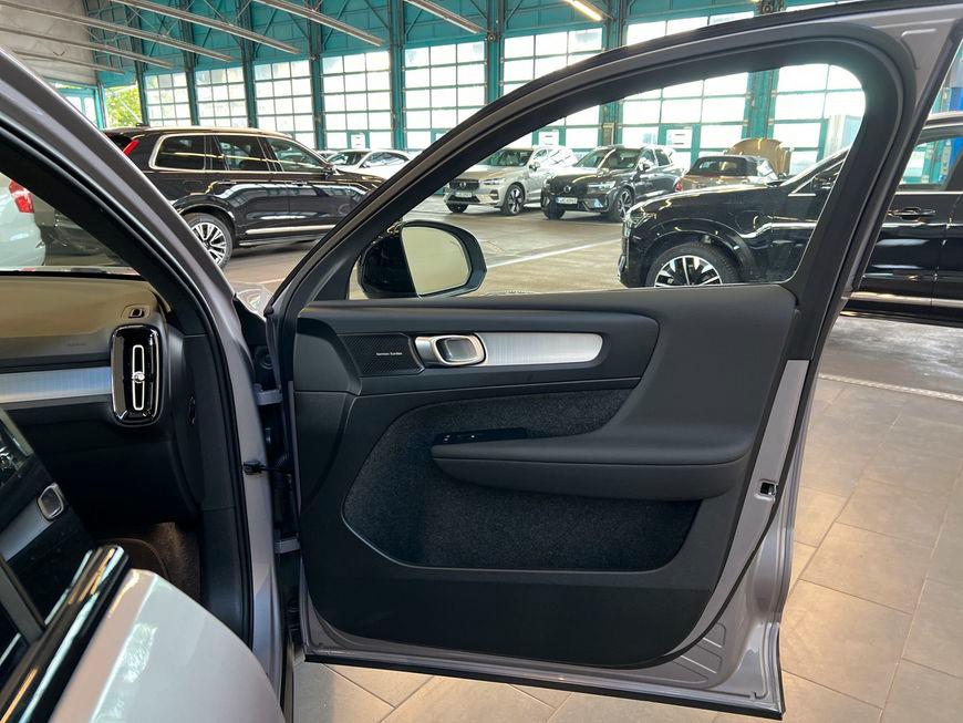 Volvo XC40 B3 Plus-Dark DKG Glasd Pixel-LED Pilot BLIS