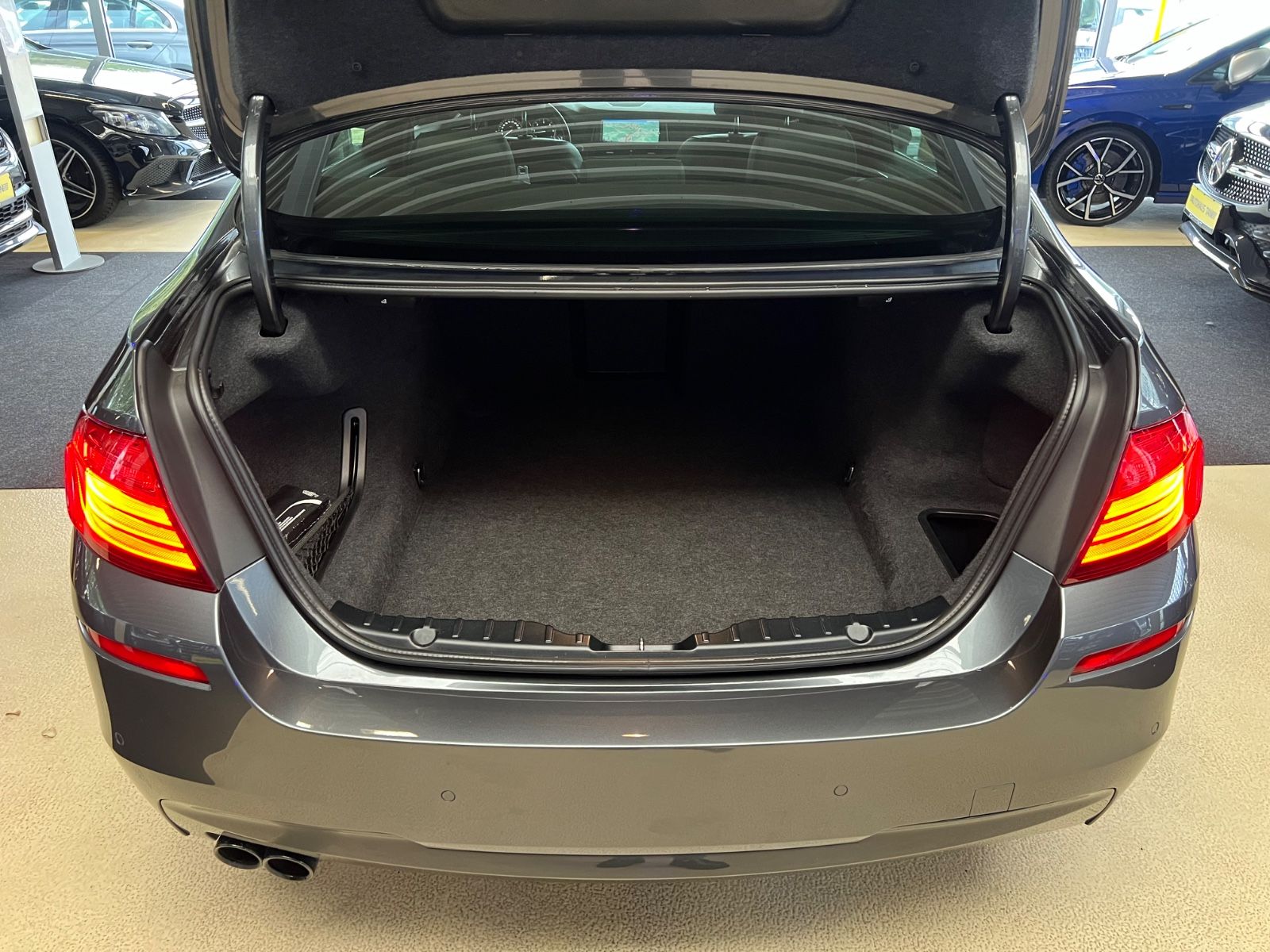 Fahrzeugabbildung BMW 530 5 Lim. M SPORT PAKET * LCI * HEAD-UP*
