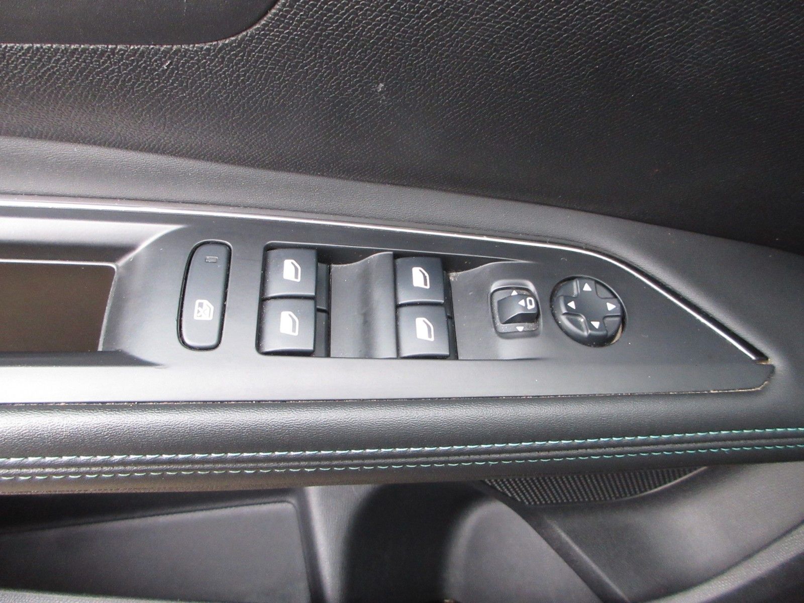 Fahrzeugabbildung Peugeot 5008 Allure Pack 1.5D LED/NAVI/AHK/PDC/R´CAM