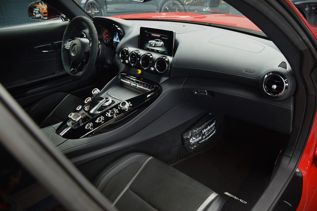 Mercedes-Benz AMG GT R