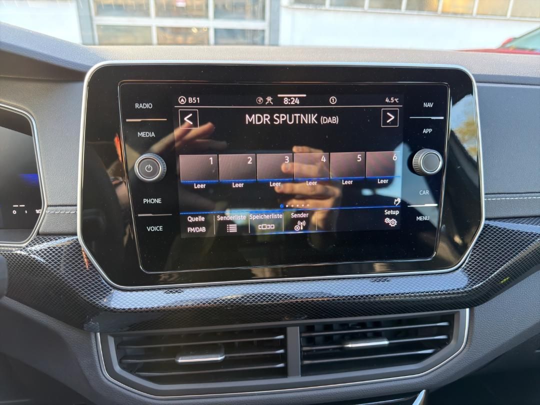 Fahrzeugabbildung Volkswagen T-Cross R-Line 1.5 TSI,DSG,RF-Kamera,SH,Navi,LED