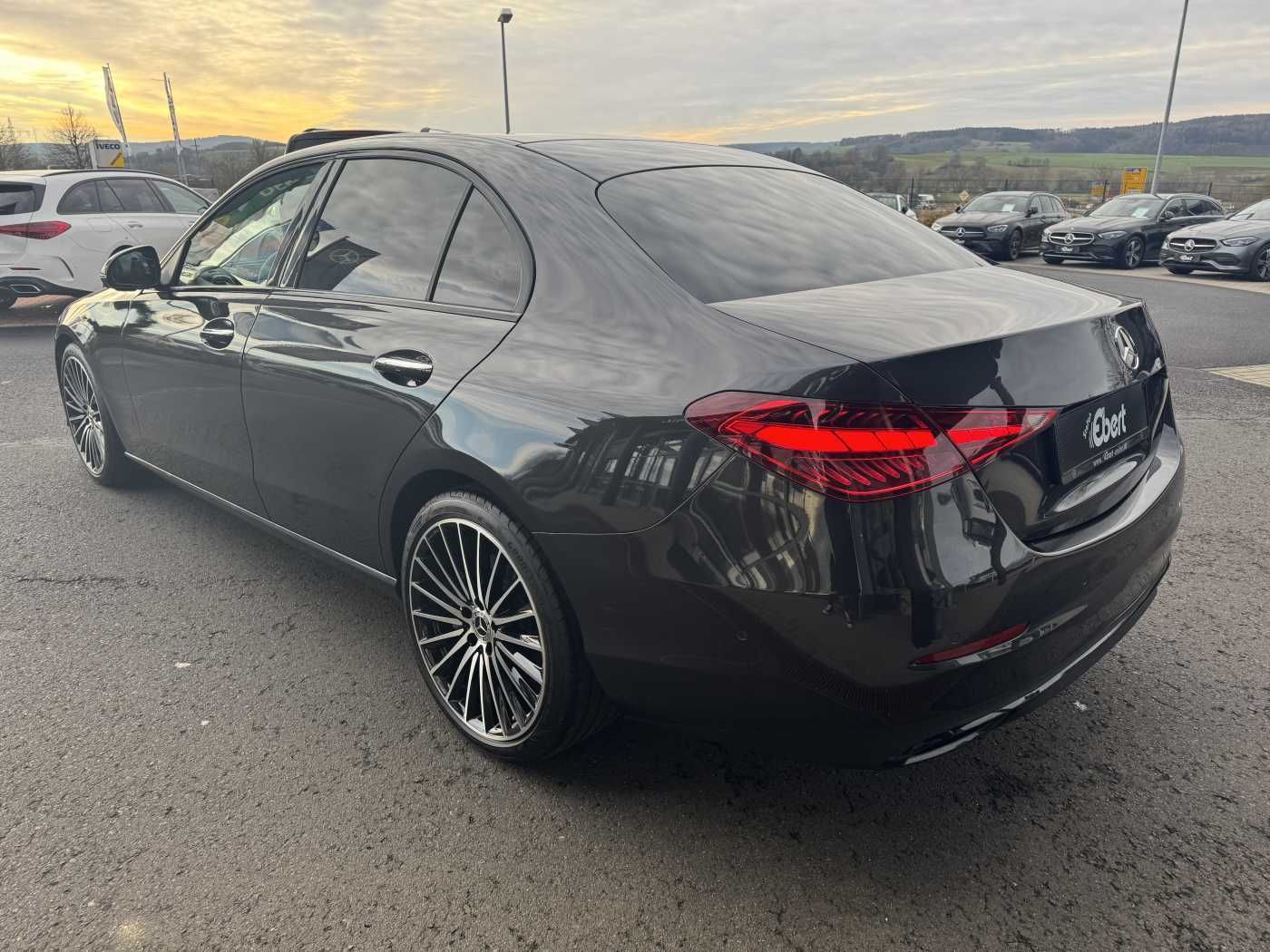 Fahrzeugabbildung Mercedes-Benz C 300d 9G AMG19'+Avantgarde+Distr+Digital +Ambie