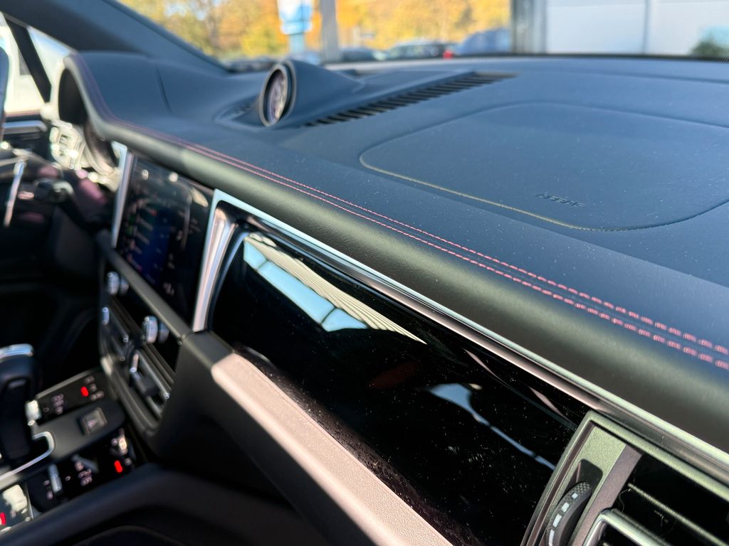 PORSCHE Macan 2023
