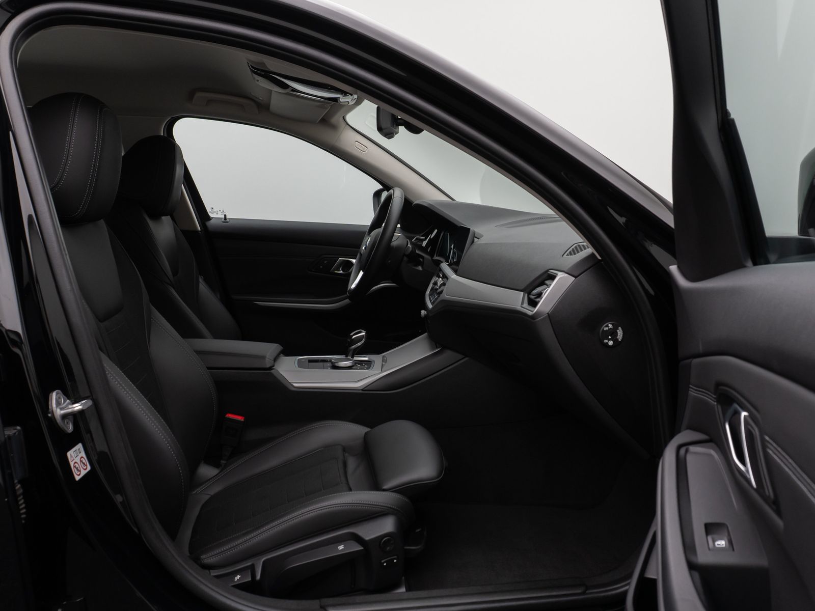 Fahrzeugabbildung BMW 330e Kamera DAB CockPitPr DrivAssis Alarm Sport