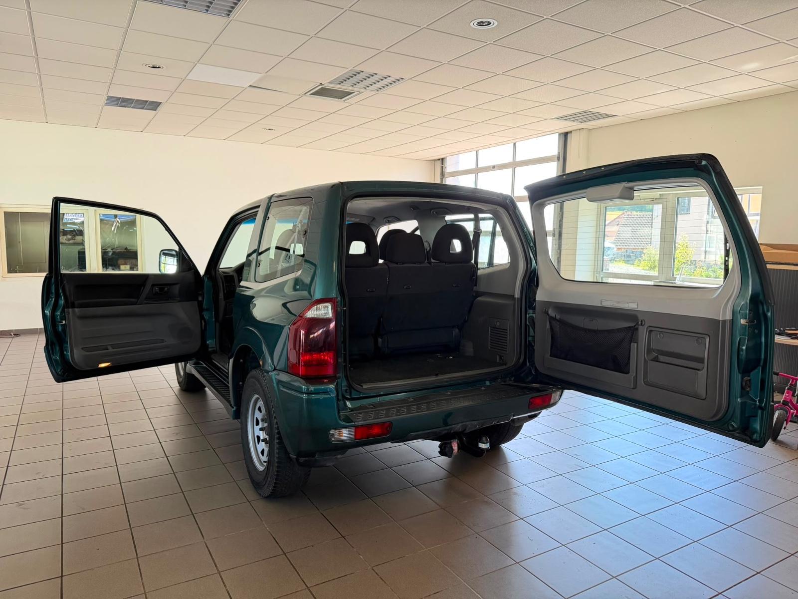 Mitsubishi Pajero 3.2 DI-D Dakar 3 portes | 160 ch | BVA | 1re main | Sièges chauffants | Régulateur | Attelage