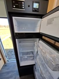 Sunlight Adventure T 68 Combi 6E TV-Paket AWT isoliert 8G