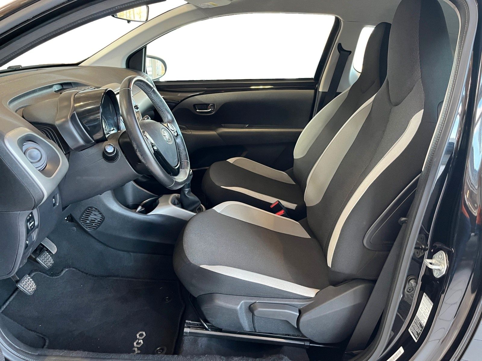 Fahrzeugabbildung Toyota Aygo AYGO x-play Team D