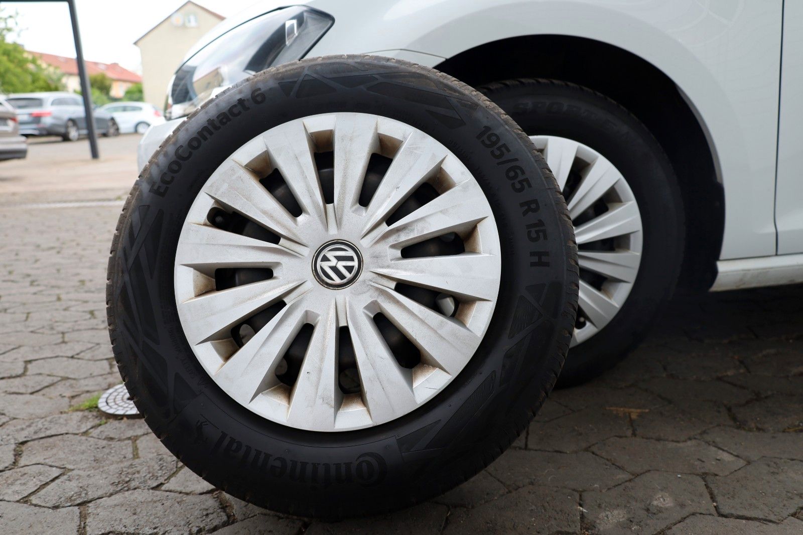 Fahrzeugabbildung Volkswagen Golf VII Lim. Trendline Panorama,8 fach bereift!