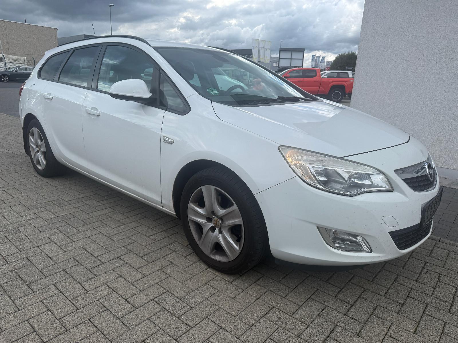 Opel Astra J Sports Tourer Design Edition