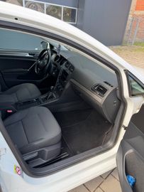 Volkswagen Golf - 10