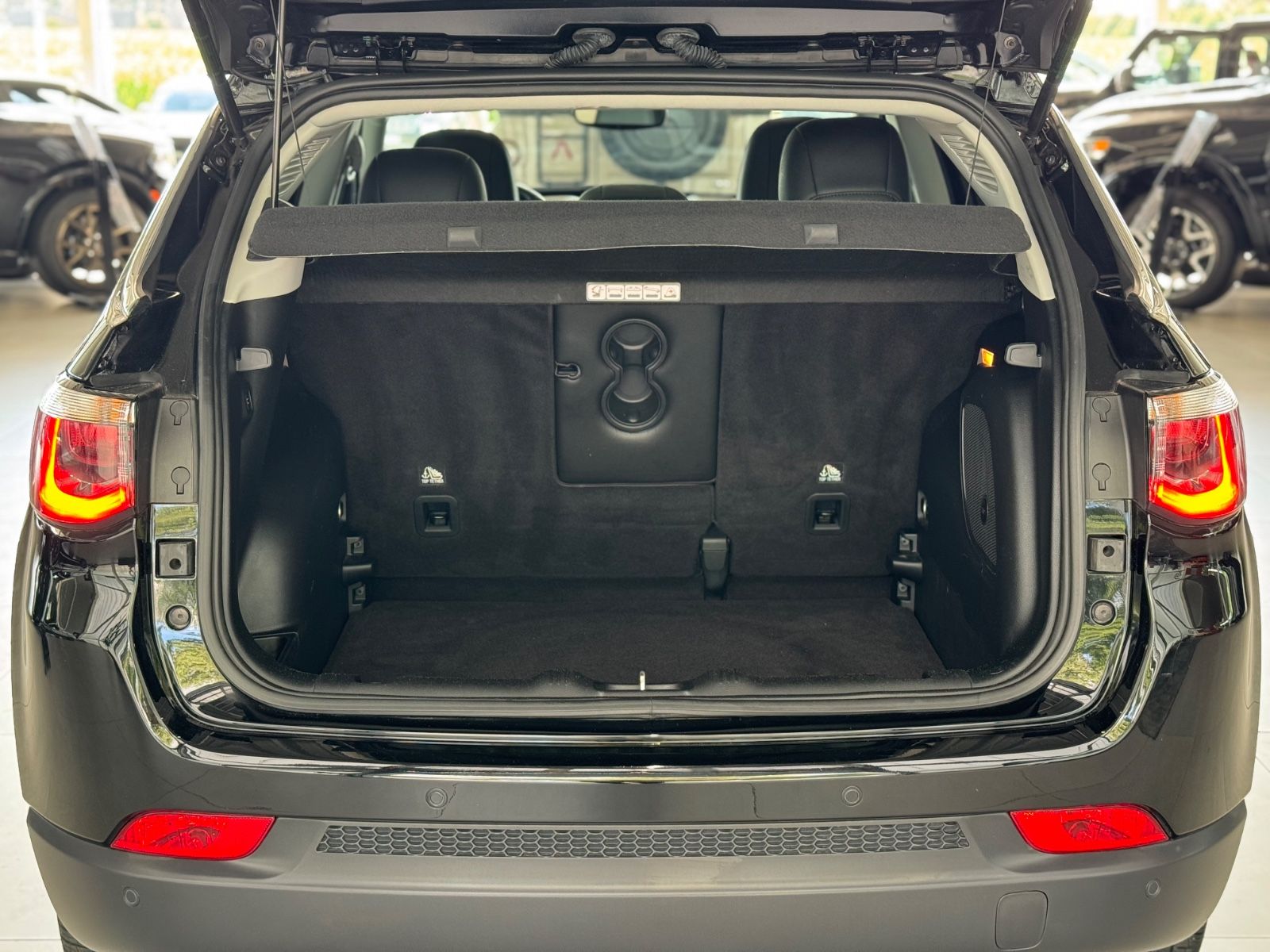 Fahrzeugabbildung Jeep Compass 1.4 T Limited 4WD "AHK GJR Luxus-Paket "