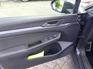 Fotografie 22 des VW Golf VIII 1.5 TSI Active*Navi*LED*SHZ*Alu16Zoll