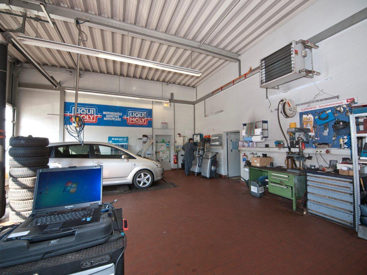 showroom-image-top