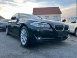 BMW 520d TOURING AUT + ACC + PANO + TURBO NEU + AHK - BMW 520 aus 2012 mit Diesel-Antrieb: Kombi
