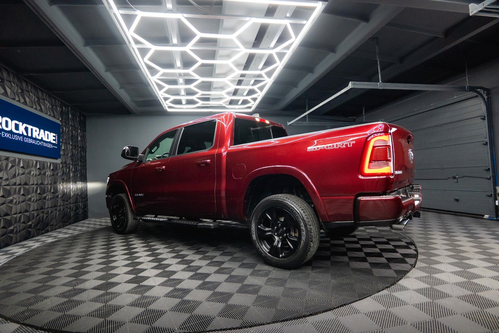 Fahrzeugabbildung Dodge RAM 5.7 V8 HEMI 4x4 NIGHT-Edition LARAMIE Sport