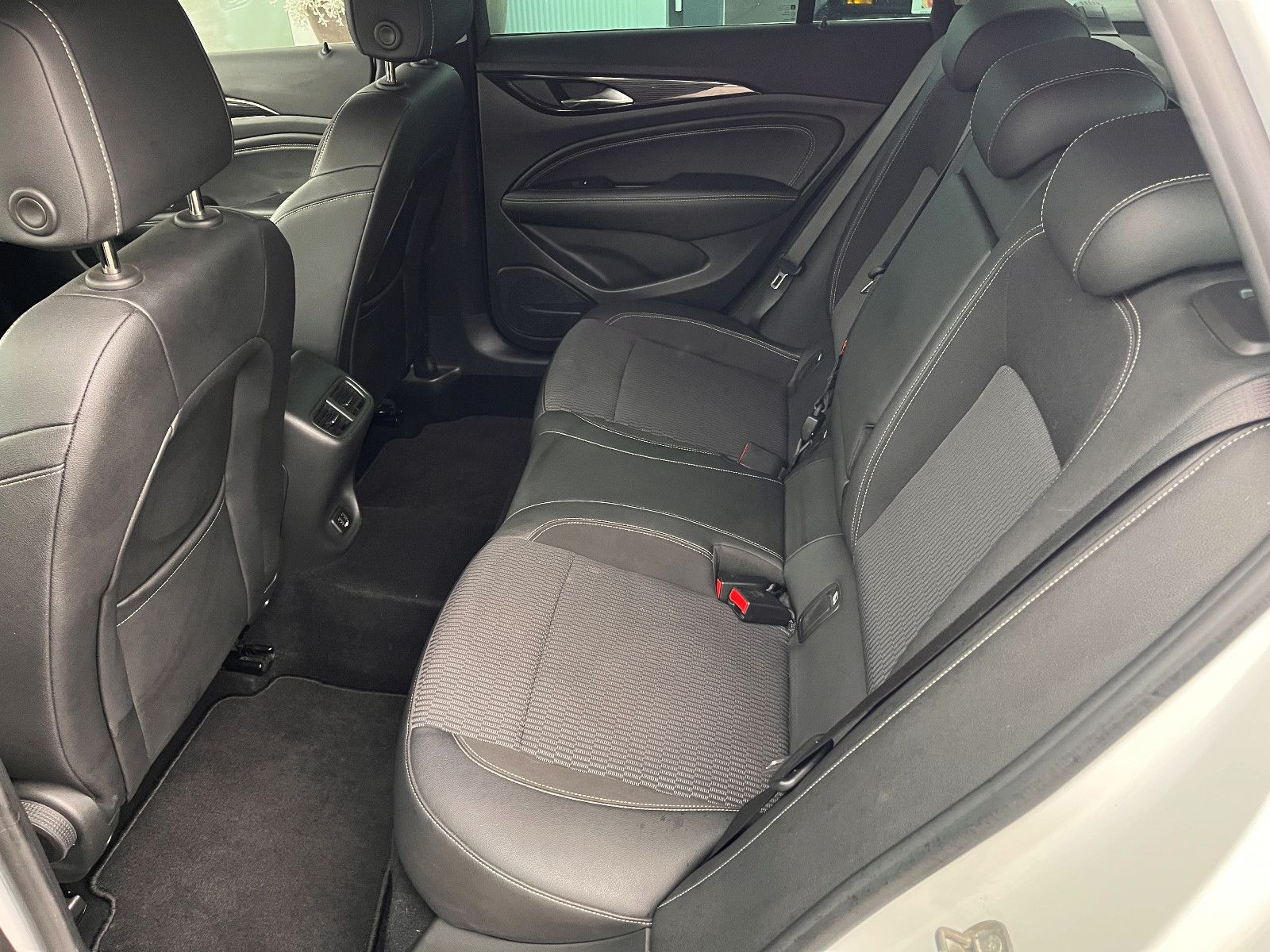 Fahrzeugabbildung Opel Insignia B Sports Tourer Business Innovation