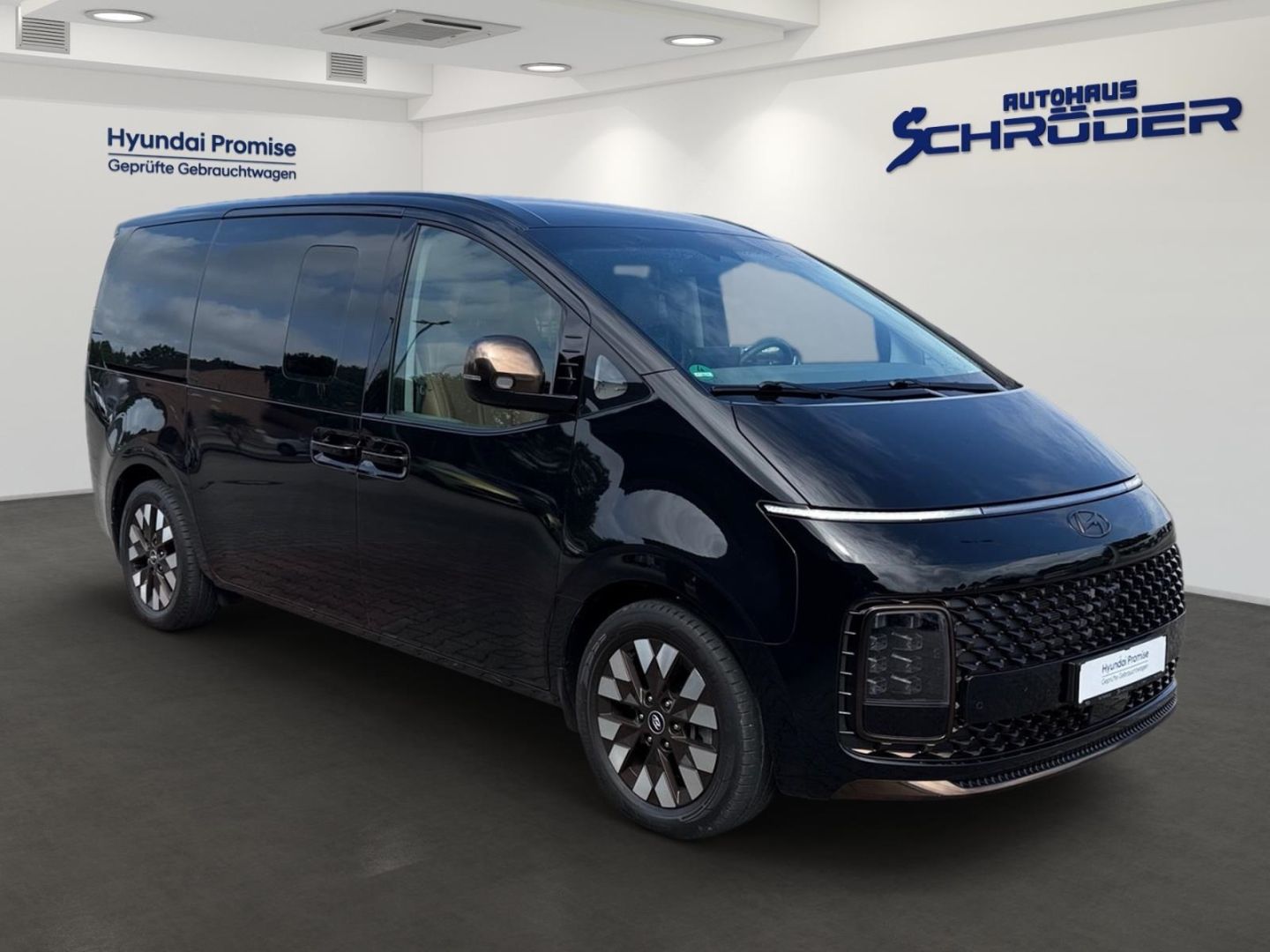 Fahrzeugabbildung Hyundai STARIA Signature 2.2 CRDi 7-Sitzer BOSE+AHK+360°