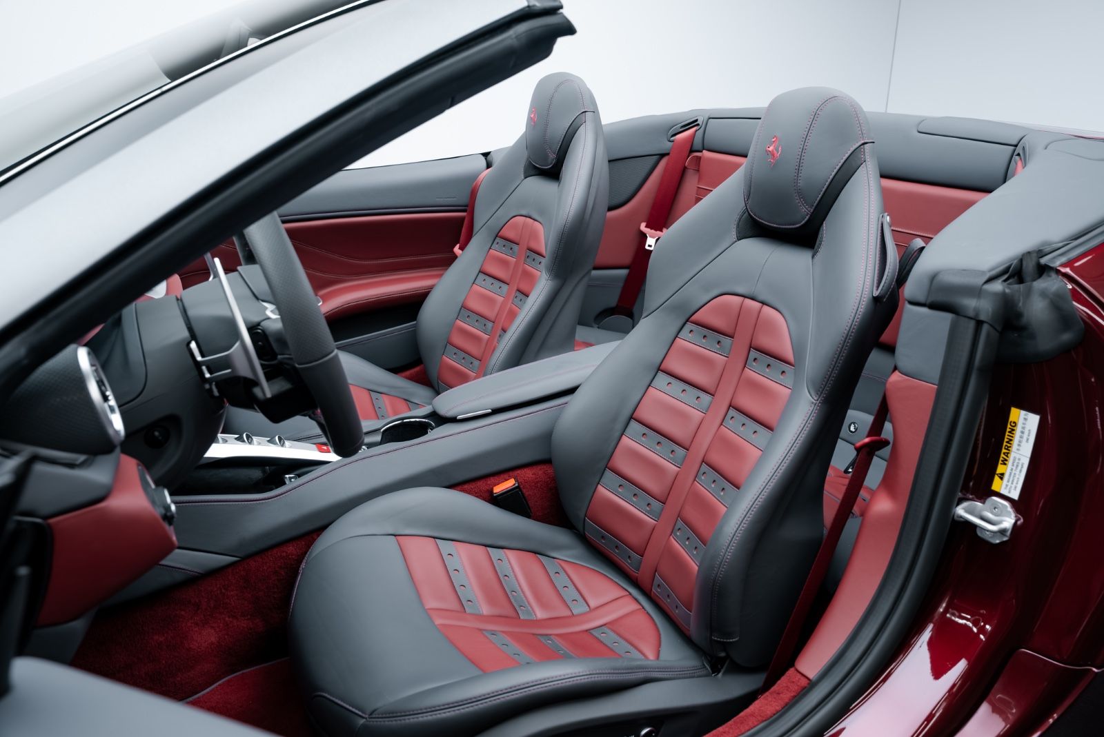 Fahrzeugabbildung Ferrari California T ATELIER/SPECIAL COLOUR/WENIG KM