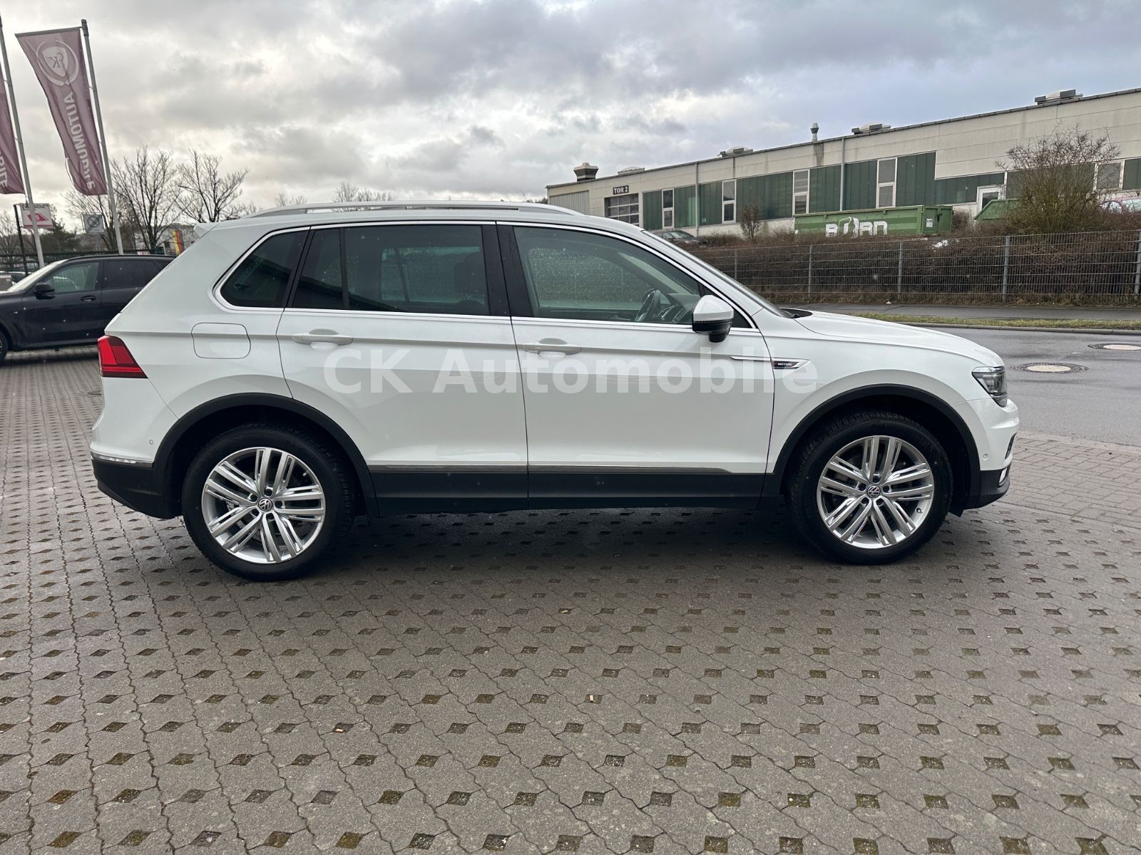 Fahrzeugabbildung Volkswagen Tiguan Highline DSG 2.0TDI 4Motion/Head-Up/Pano
