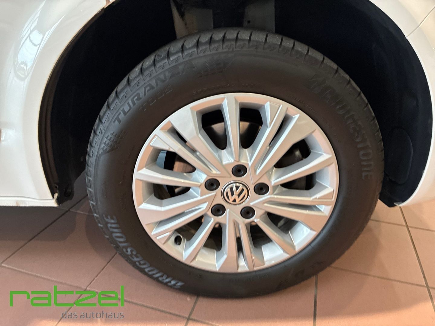 Fahrzeugabbildung Volkswagen T6.1 Multivan 2.0 TDI Gen Six AHK+Navi+Digi.Tach