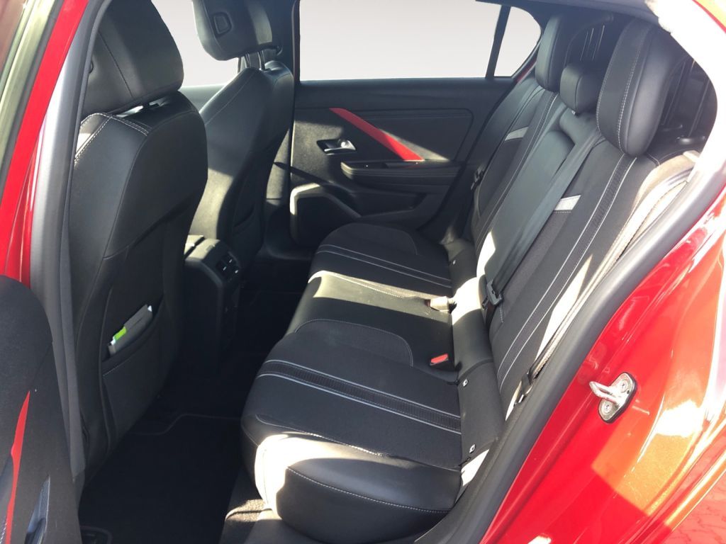 Fahrzeugabbildung Opel Astra Plug-In-Hybrid GS Line