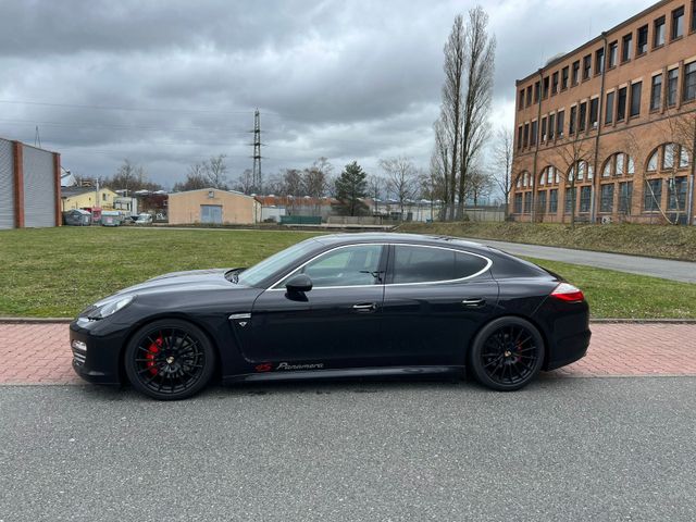 Porsche Panamera 4S V8