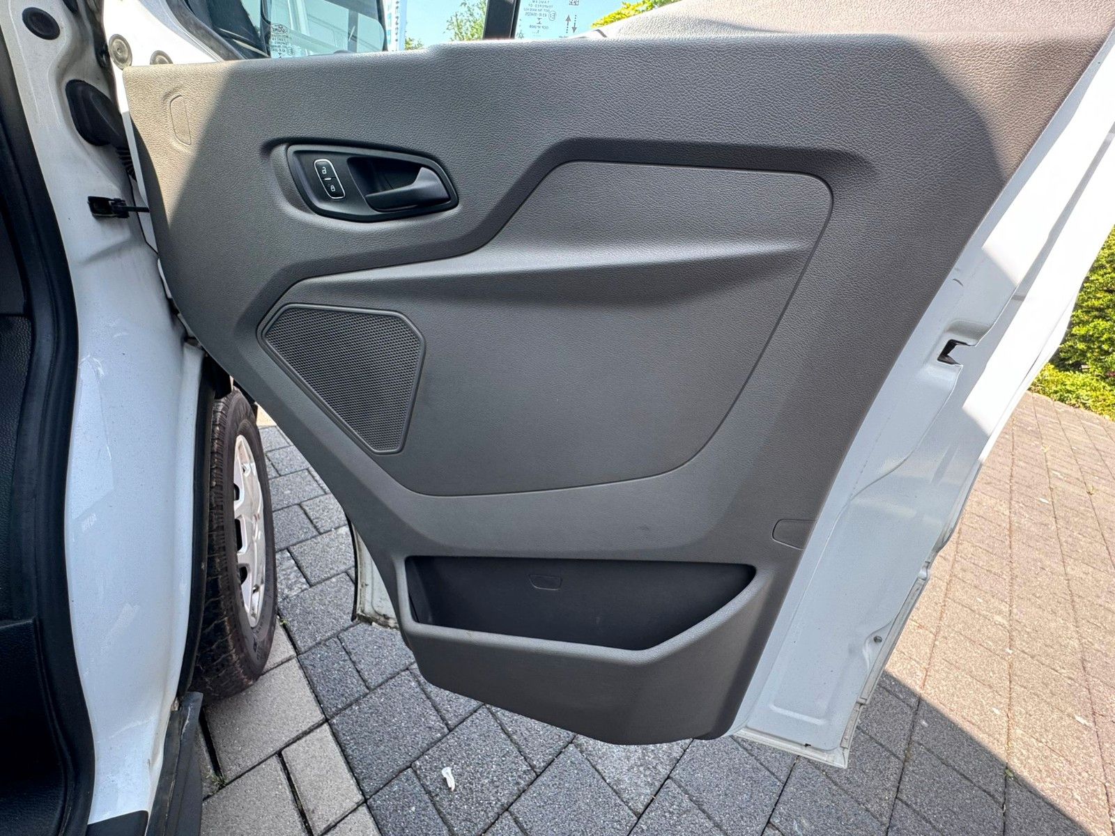 Fahrzeugabbildung Ford Transit 350  L2H2 *TREND*TEMPO*DAB*KAMERA*PDC