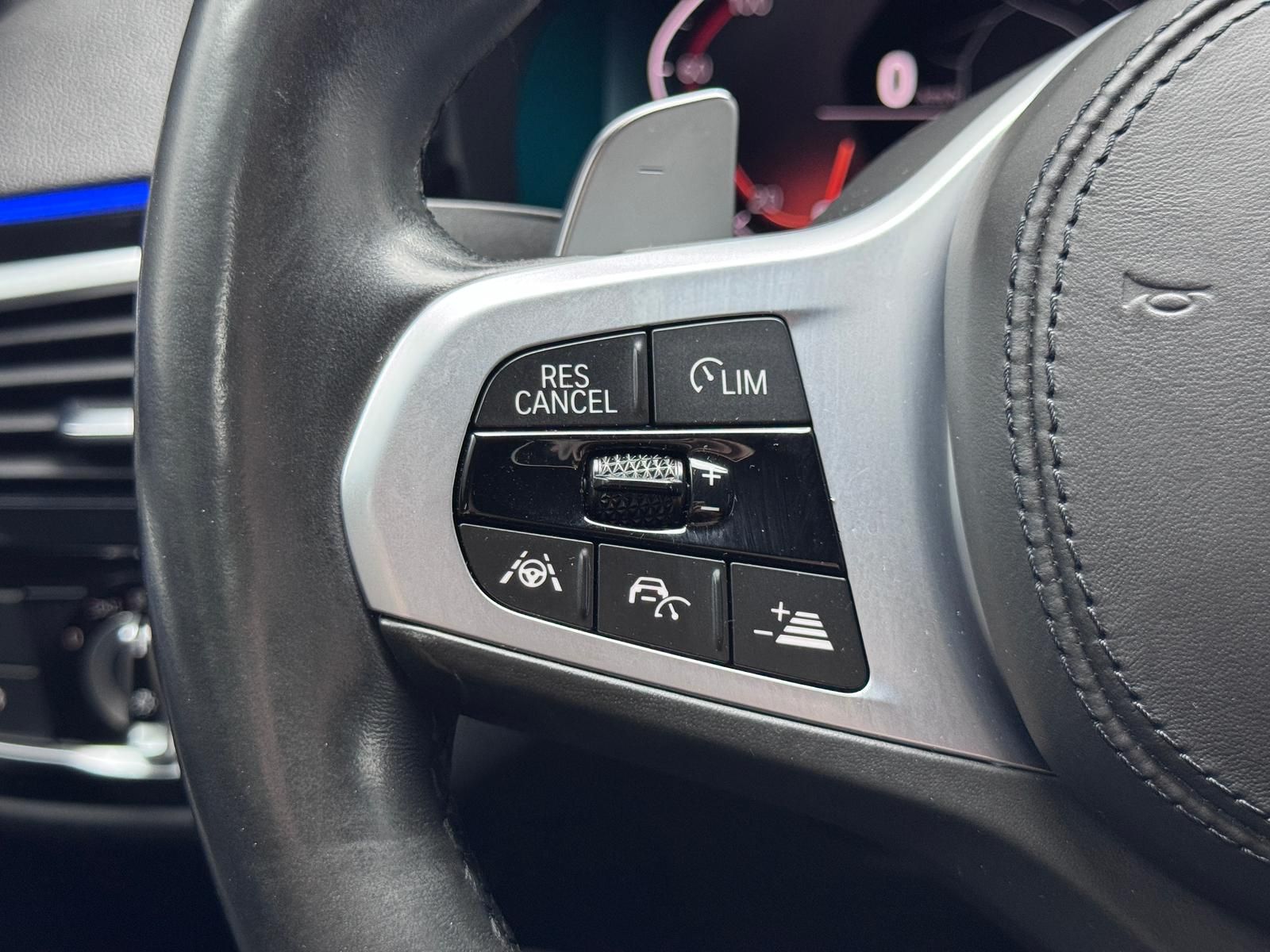 Fahrzeugabbildung BMW 530d M-PAKET*ACC*H&K*KEYLESS*HUD*R-CAM*DAB*LIVE