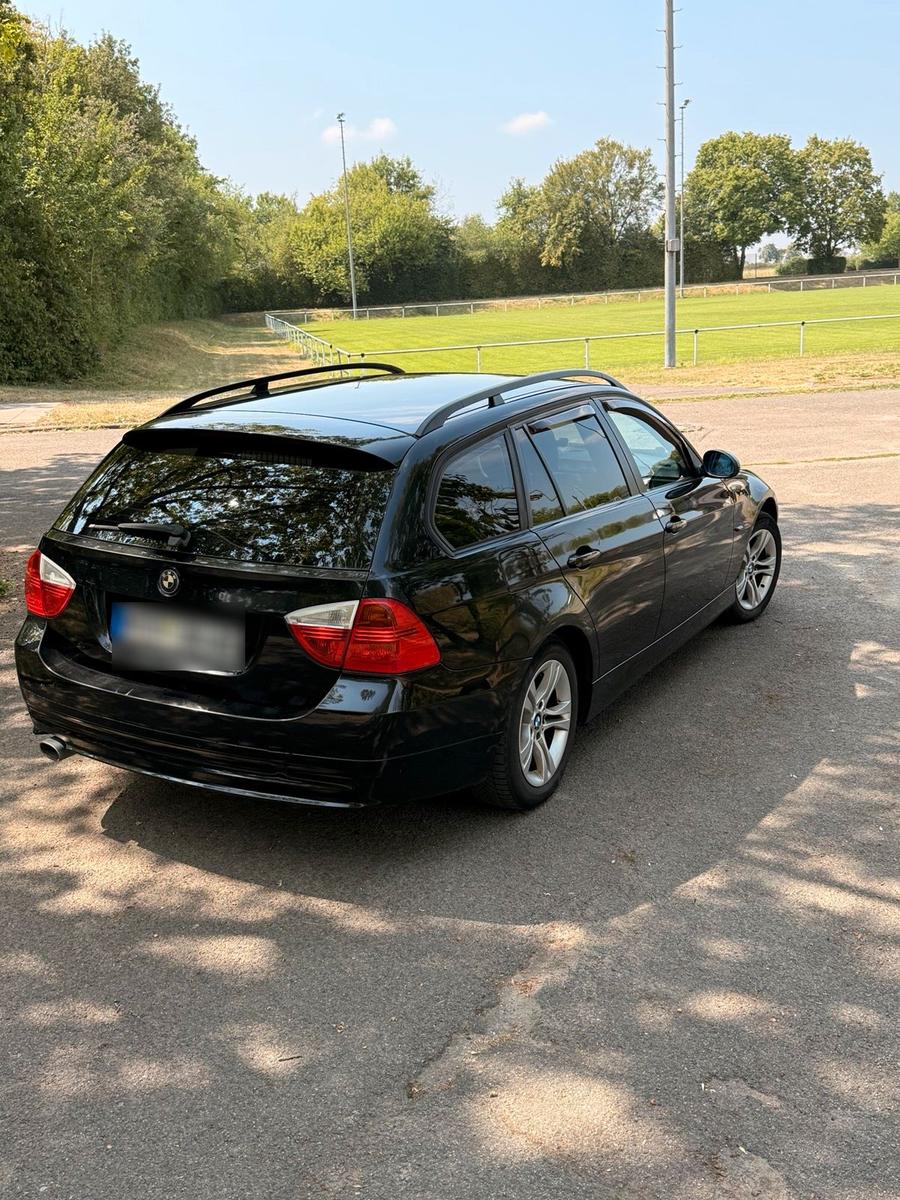 BMW 320 2009 — photo 10
