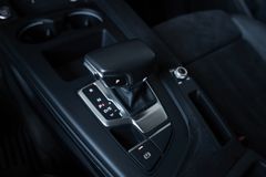 AUDI A4 Avant 45 TDI quattro Advanced*STHZ*HUD*AHK*17