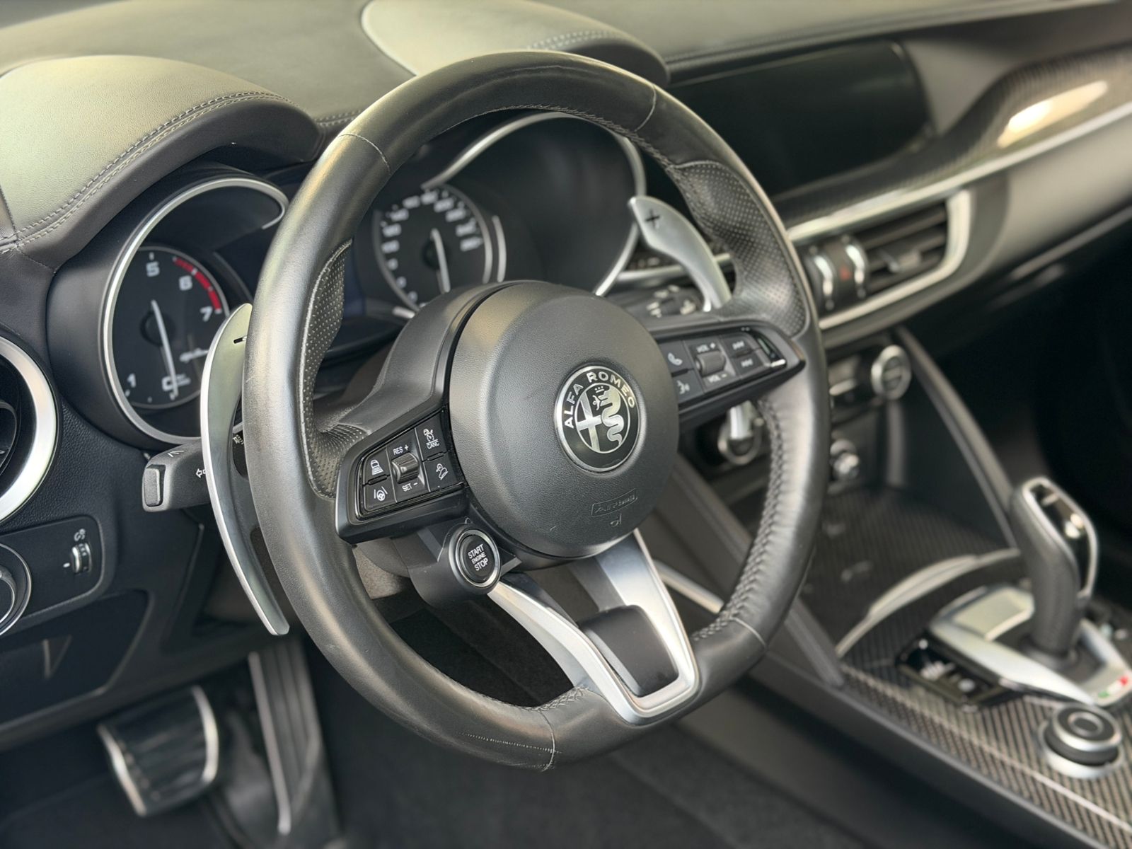Fahrzeugabbildung Alfa Romeo Stelvio Veloce Ti Q4 H/K BI-XEN NAV RFK 21"