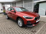 BMW X2 18i sdrive Advantage+abn.AHK+HUD+Kamera+LED+ - BMW X2 in Freiburg